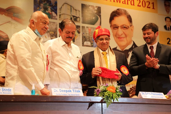 dr cyrus s poonawalla receives lokmanya tilak national award 2021