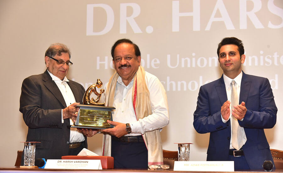 Dr. Cyrus Poonawalla felicitates Hon'ble Union Health Minister Dr. Harsh Vardhan with Mr Adar Poonawalla CEO of SII at the inauguration of the new SII plant at Manjri